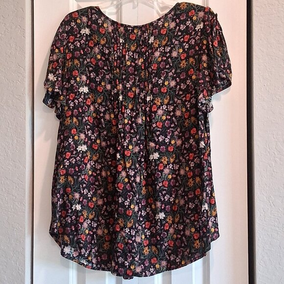 Torrid Black Floral Flutter Sleeve Blouse Women's Size 1 - Picture 8 of 13